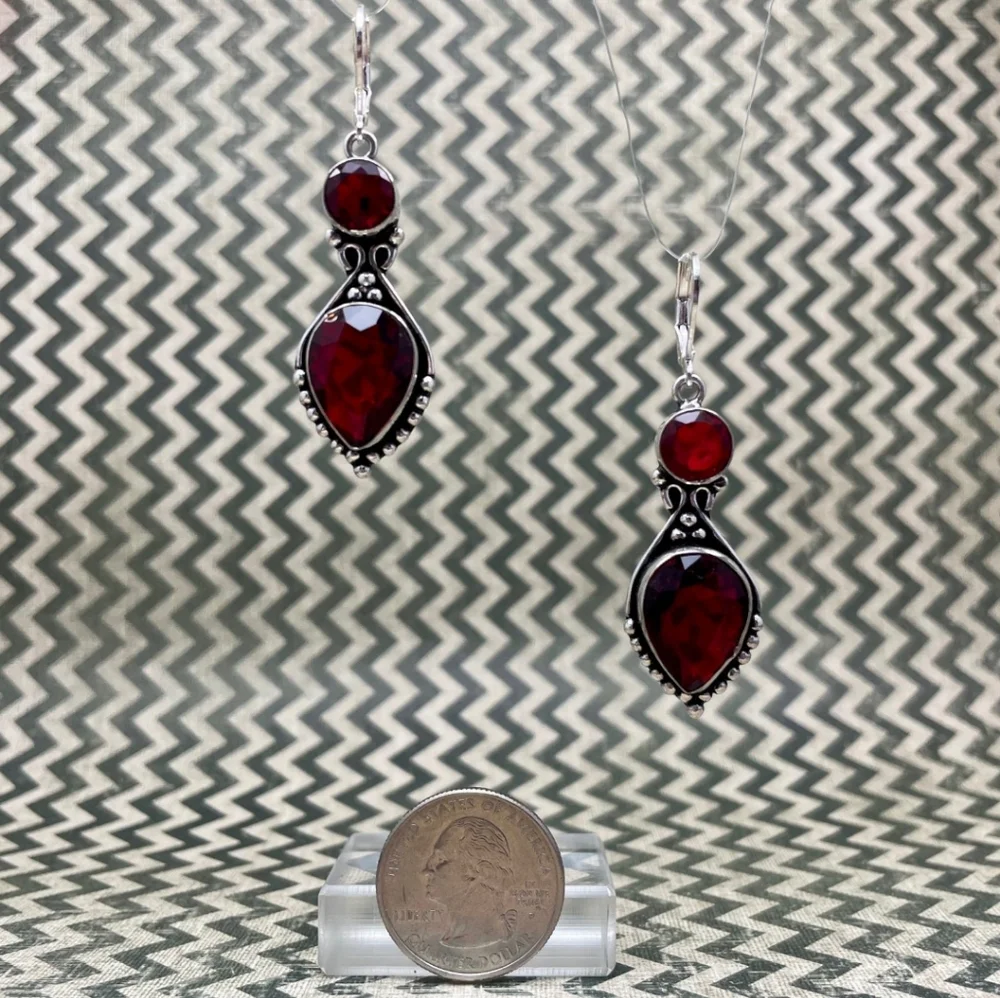 💕NWOT Elegant Red Garnet and Silver Drop Earrings - Picture 6 of 10